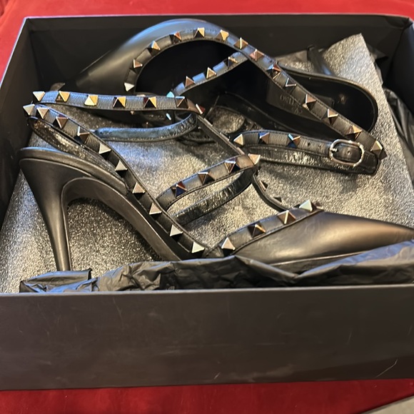 Valentino 4” matte black rock stud with ankle strap sz. 38. - Picture 9 of 9